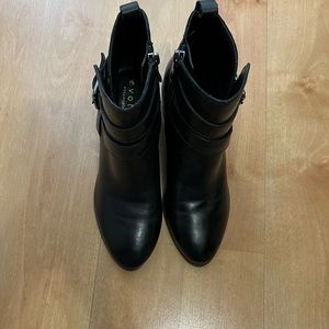 NWOT black ankle booties